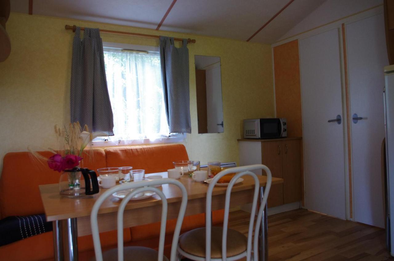Camping La Bergerie Hotel La Chapelle-Achard Стая снимка
